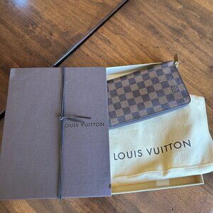 LOUIS VUITTON Damier Ebene Zippy Wallet - AUTHENTIC with dust bag + box LIKE NEW